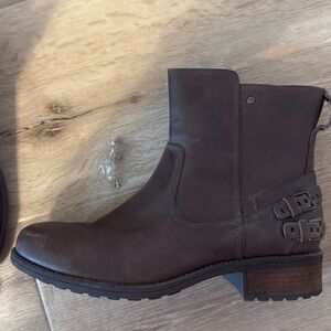 Ugg Brown Leather Boots